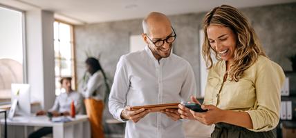 Man with tablet to women with phone